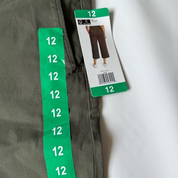 Gloria Vanderbilt Pull on wide leg crop size 12 Olive green tummy Smoothing - Picture 9 of 9